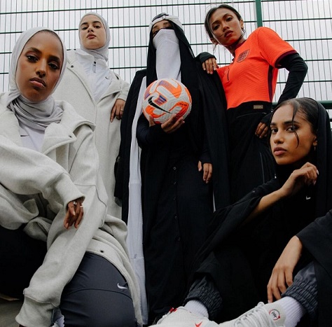 Salut! Abaya Nike by You X Saeedah Haque Ludes Diborong Fashionista Muslim di London