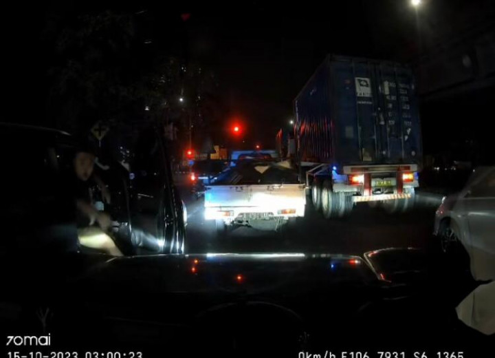 Viral! Sopir Pajero Diduga Berpelat Polri Ngamuk di Jalan Ancam Pengendara Lain