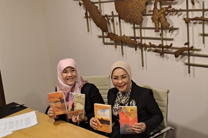 Penulis Asma Nadia Somasi Produser Film Air Mata di Ujung Sajadah