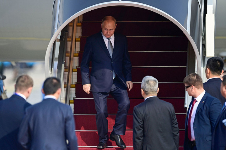 Vladimir Putin Tiba di Tiongkok untuk Bertemu Xi Jinping