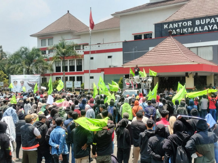 <i>Duh</i>, Gaji Ribuan Karyawan TPG Tertunda