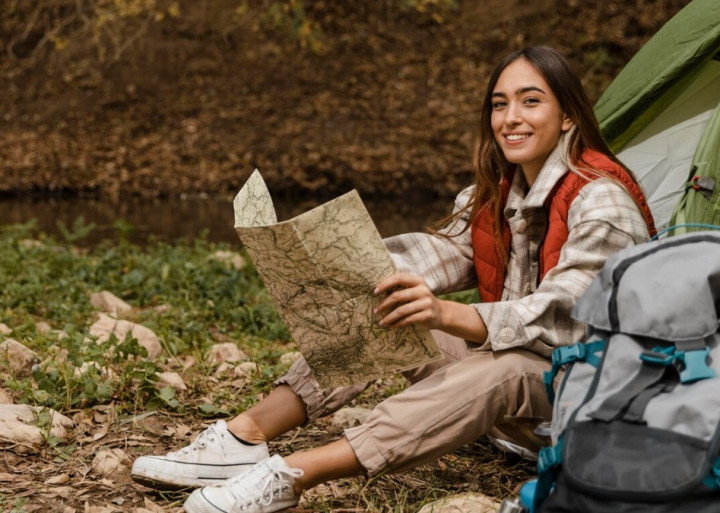 Ladies, Ini Tips Aman Melakukan Solo Camping