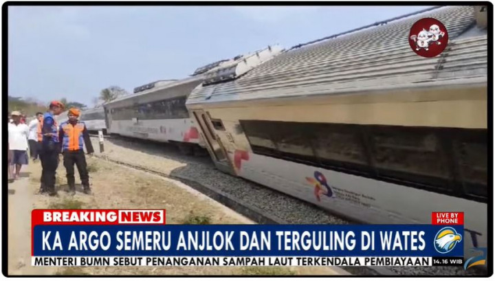 BREAKING NEWS: KA Argo Semeru Anjlok dan Terguling di Wates