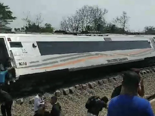 KA Argo Semeru Rute Surabaya-Jakarta Terguling di Wates, Jalur Dua Arah Dikabarkan Tertutup