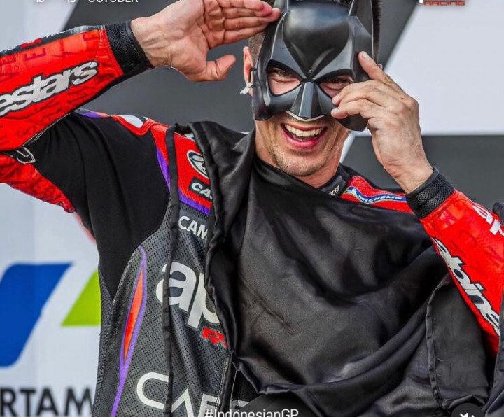 Ini Makna Selebrasi Vinales Pakai Kostum Batman di Mandalika