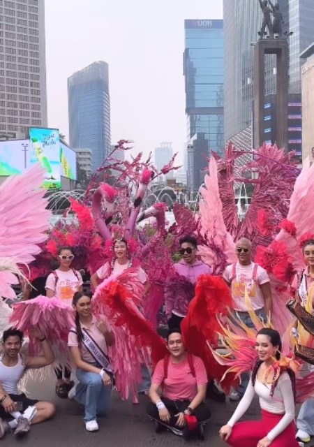Meriah! Parade PINK CARNIVAL untuk Kewaspadaan Kanker Payudara