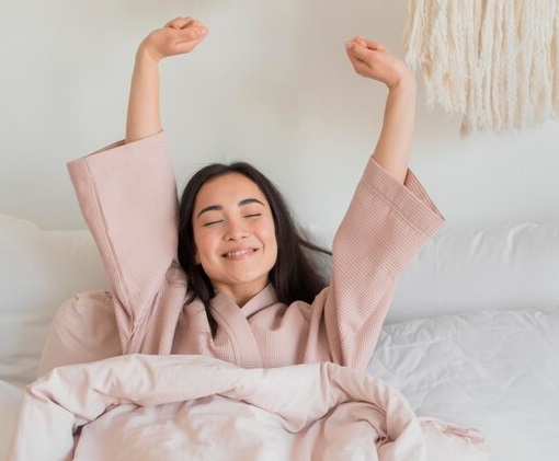 Para ahli tidur menyarankan untuk tidur dan bangun pada waktu yang sama setiap hari. (Foto: Ilustrasi. Dok. Freepik.com)