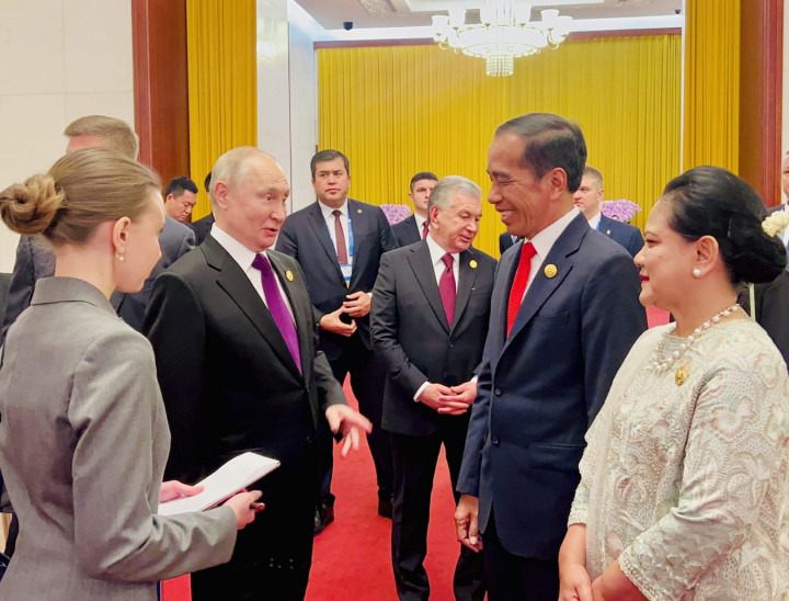 Di Beijing, Jokowi Berbincang Akrab dengan Putin
