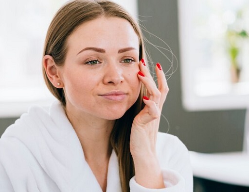 Ladies, Jangan Pakai 5 Bahan Skincare ini di Bawah Mata Ya!