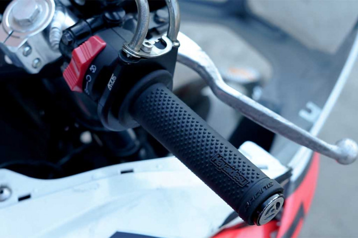 Pentingnya Menyesuaikan Handgrip dengan Spek Motor, Ini Alasannya!