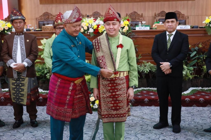 Dapat Gelar Adat Lubuk Linggau, Pj Gubernur Sumsel Bertekad Terus Mengabdi
