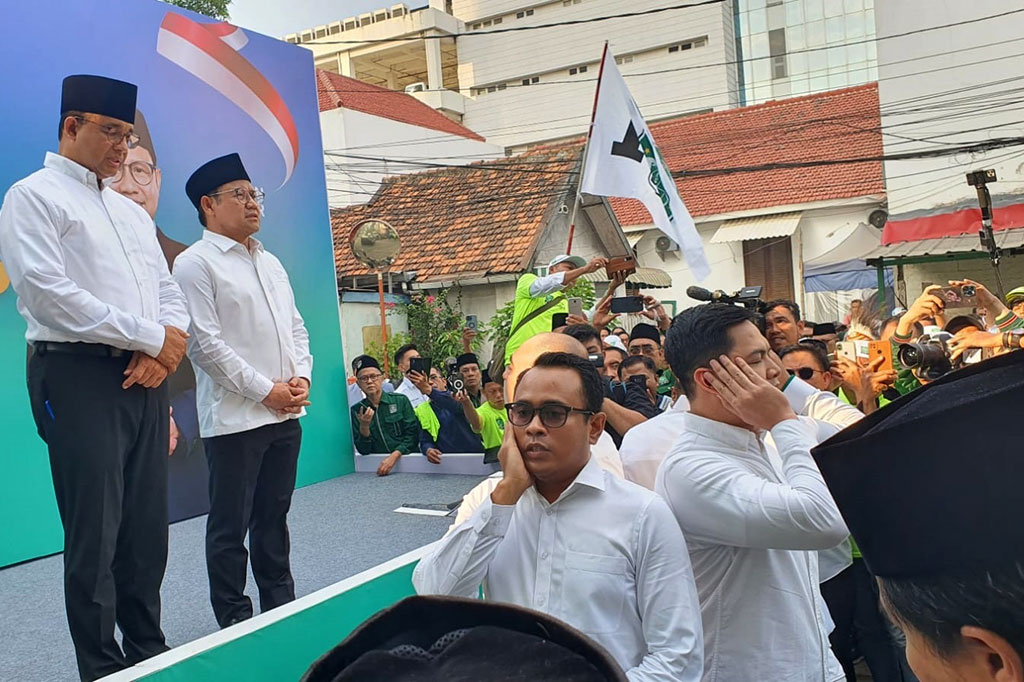 Kumandang Azan Iringi Langkah Anies dan Cak Imin Sebelum ke KPU