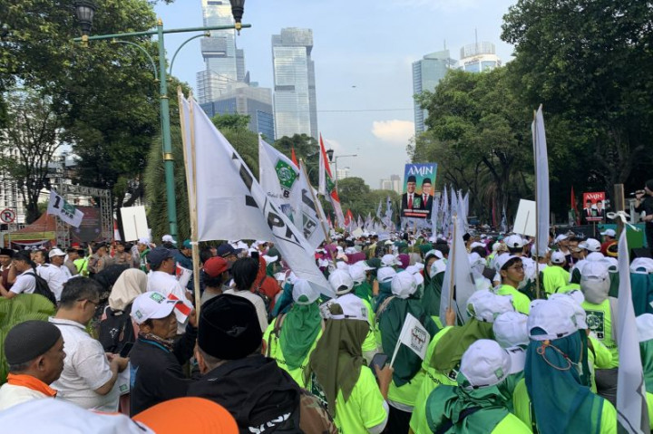 Ribuan Pendukung Anies-Muhaiman Memadati Jalan di Sekitar Kantor KPU