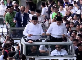 Surya Paloh dan Ahmad Syaikhu Antar Pasangan AMIN Daftar ke KPU