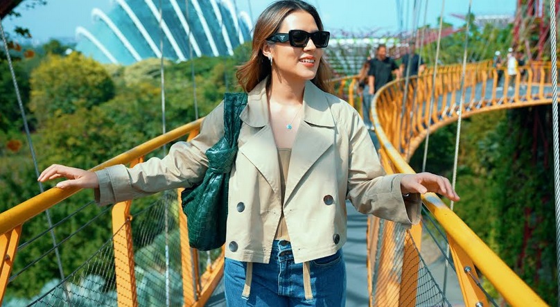 Raisa saat berada di Singapura bersama Tiket.com. Dok. TIket.com