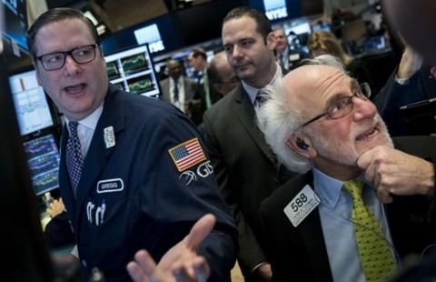 The Fed Pastikan Suku Bunga Tinggi, Wall Street Rontok