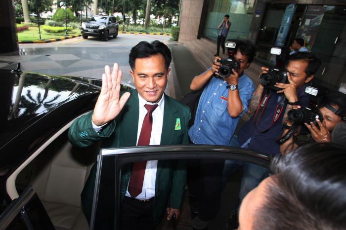 Prabowo akan Gagal Nyapres, Yusril Minta MK Tolak Gugatan Usia Maksimal Capres 70 Tahun