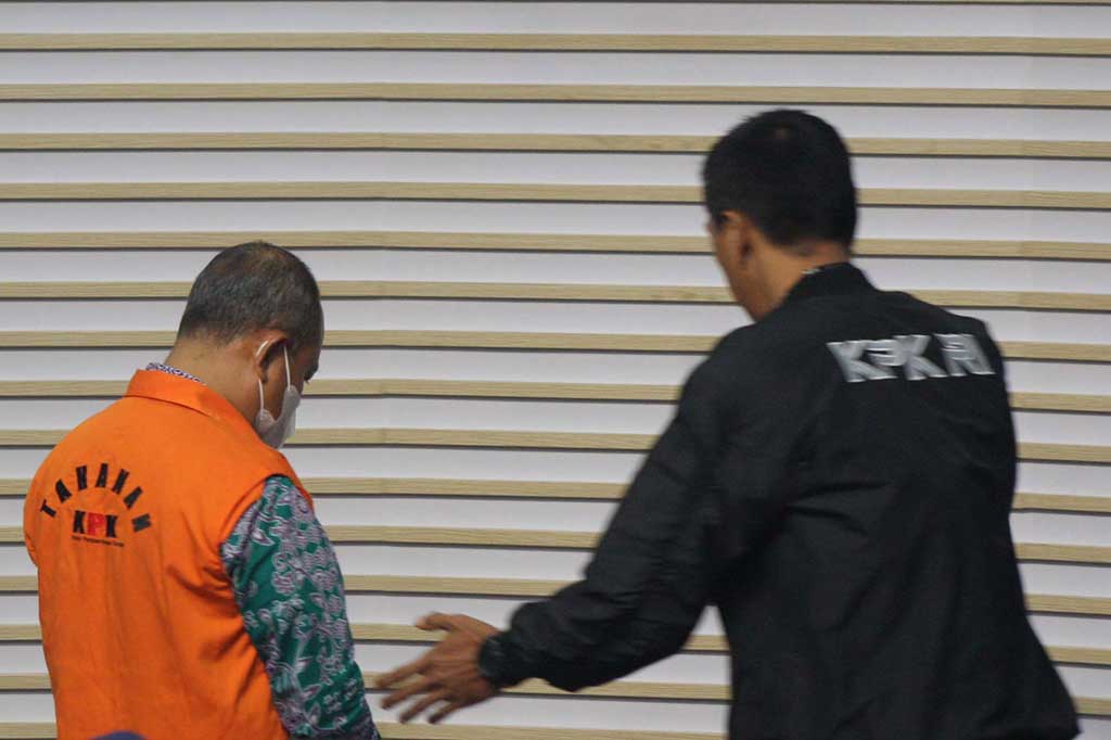 Tersangka Baru Korupsi Stadion Mandala Krida Ditahan KPK
