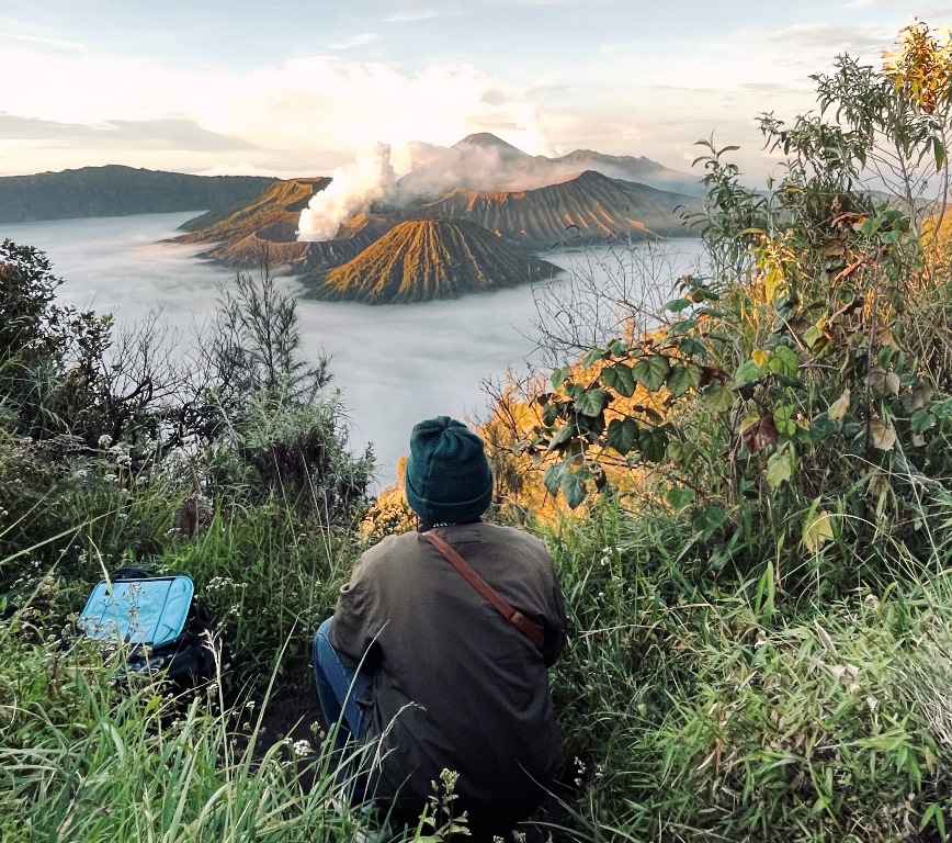 Memandangi Gunung Bromo. Dok. Medcom