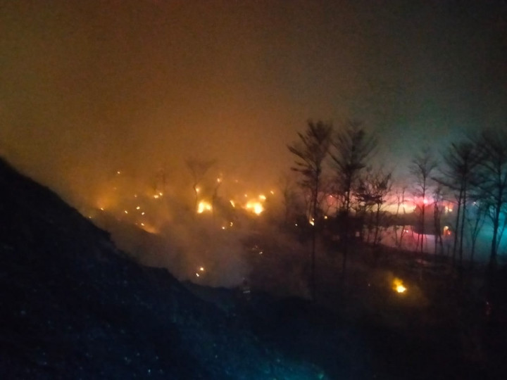 Helikopter <i>Water Bombing</i> Akan Bantu Pemadamkan TPA Rawa Kucing