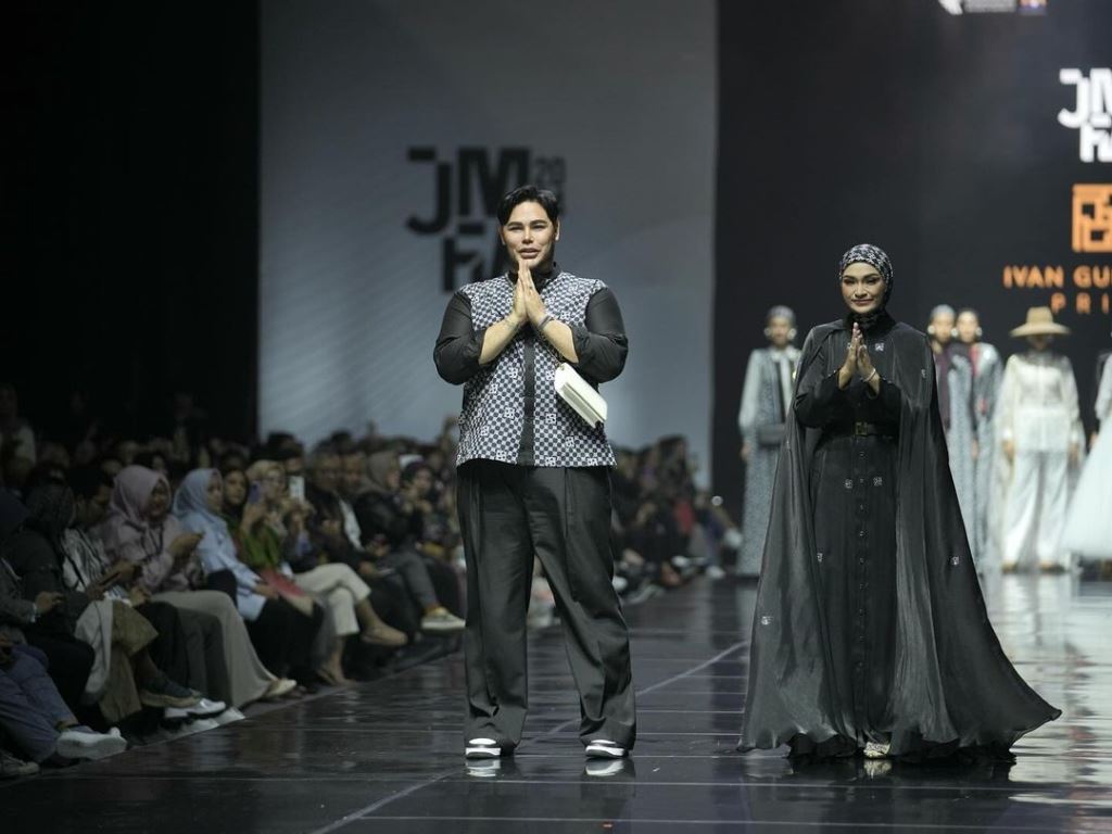 Ivan Gunawan saat memamerkan koleksinya di JMFW 2024. Dok. Instagram 