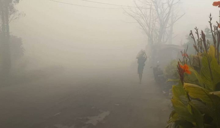 Asap Tebal Selimuti Wilayah TPA Rawa Kucing Tangerang