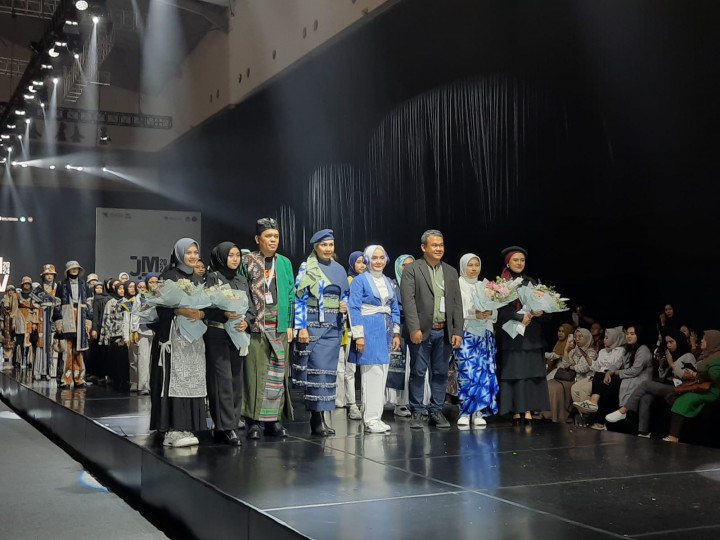 Siap Go Global, Talenta Mode Vokasi Bersinar di 'Catwalk' JMFW 2024