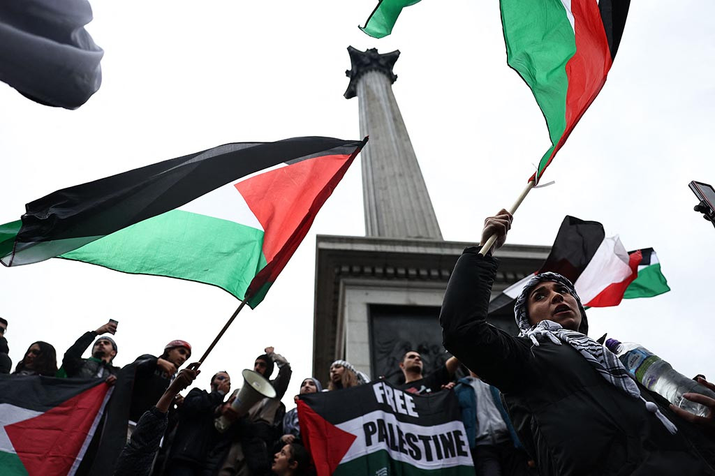 Ratusan Ribu Warga Pro-Palestina Berbaris di London