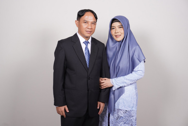 Jomblo Jangan Iri, Suami Istri Ini Dikukuhkan Jadi Profesor Unsoed Bersamaan