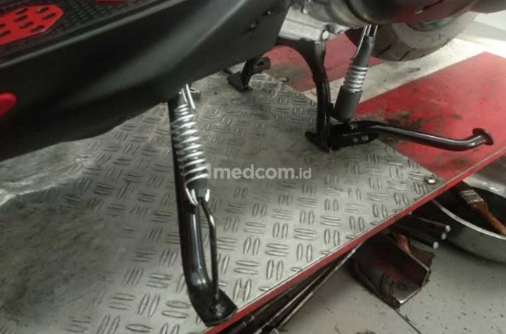 Ubah Kebiasaan Mematikan Motor dengan Standar Samping, Ini Risikonya