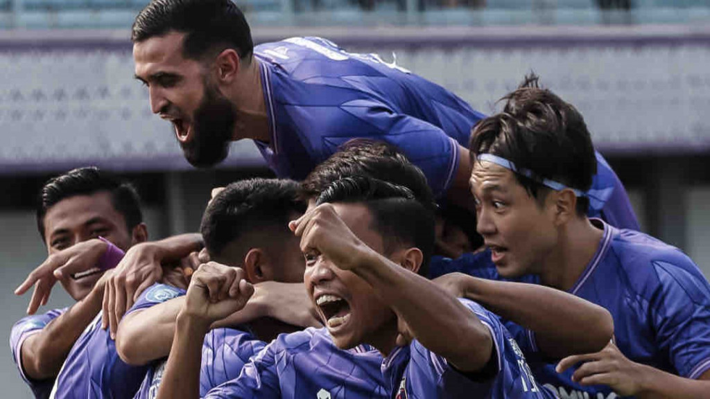 Selebrasi gol para pemain Persita Tangerang ketika menjamu Persis Solo. (Foto: Twitter resmi Persita)