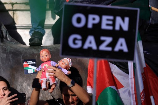 Ribuan Orang di Paris Tuntut Diakhirinya Pembantaian di Gaza
