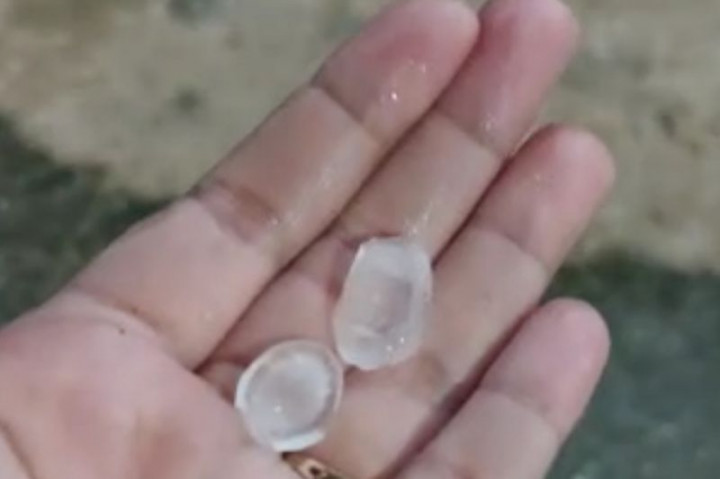 Sragen Diguyur Hujan Es, Ratusan Rumah Warga Rusak