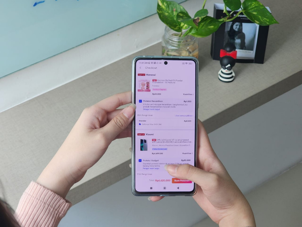 Belanja digital. Foto: Lazada. 