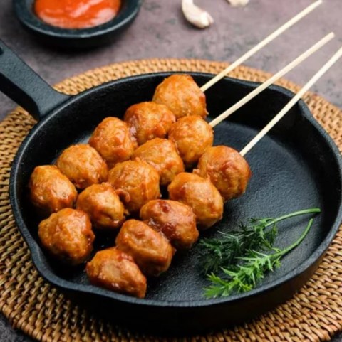 Sontek resep camilan dengan bahan baku bakso. (Foto: Dok. Endeus TV)