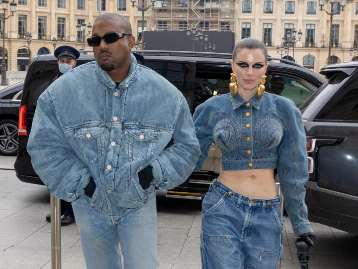 Julia Fox Sebut Pacaran dengan Kanye West seperti Punya 2 Bocah