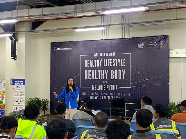Melanie Putria bagikan resep sehat bagi para pekerja Freeport Indonesia. (Foto: Dok. Istimewa)