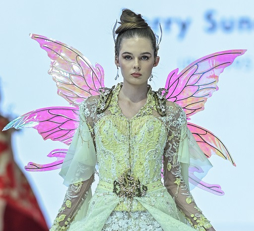 Karya Denny Wirawan di Opening Jakarta Fashion Week 2024. (Foto: Dok. JFW)