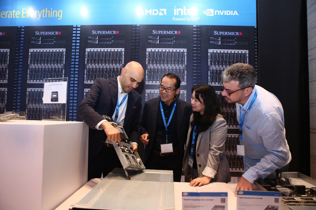 Supermicro Pamer Solusi Storage Accelerate Everything