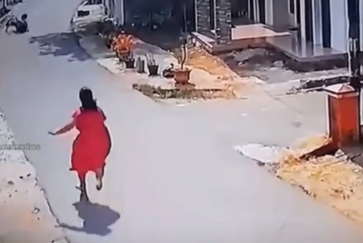 Viral Bocah Gagalkan Aksi Penjambretan, Netizen Malah Fokus ke Emak Mode Sprint