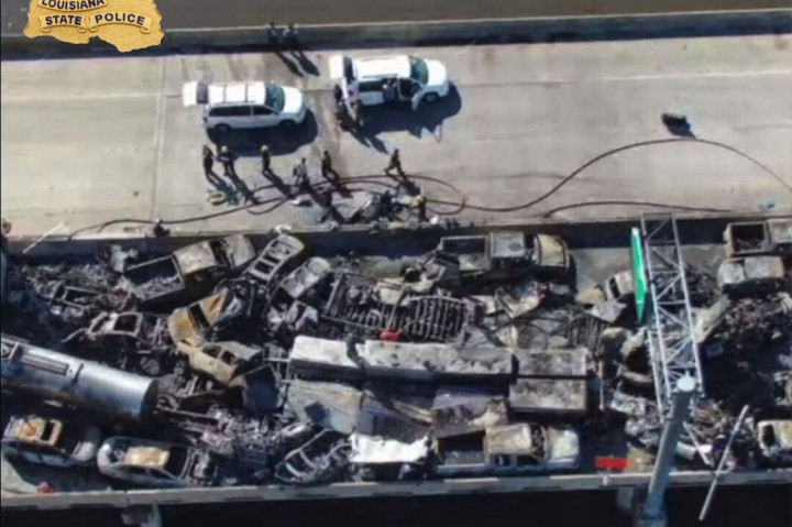 Kabut Tebal Sebabkan Ratusan Kendaraan Bertabrakan, 7 Orang Tewas