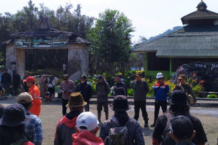 Jalur Pendakian Gunung Papandayan Ditutup Imbas Kebakaran