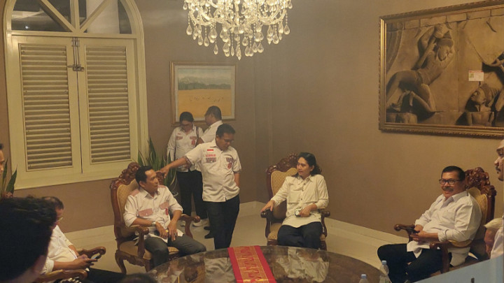 Presiden Jokowi Kumpulkan Relawannya di Istana, Ada Apa?