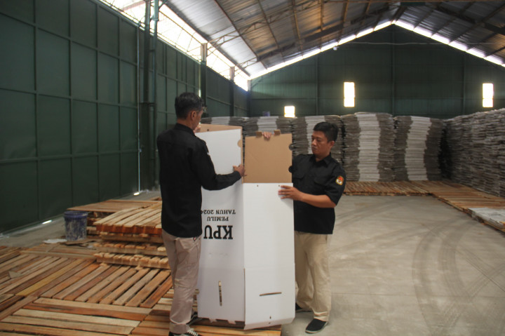 KPU Cirebon Kembalikan 19 Ribu Kotak Suara Tidak Sesuai Spesifikasi