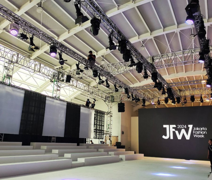 Di Balik Kemegahan Interior Jakarta Fashion Week 2024
