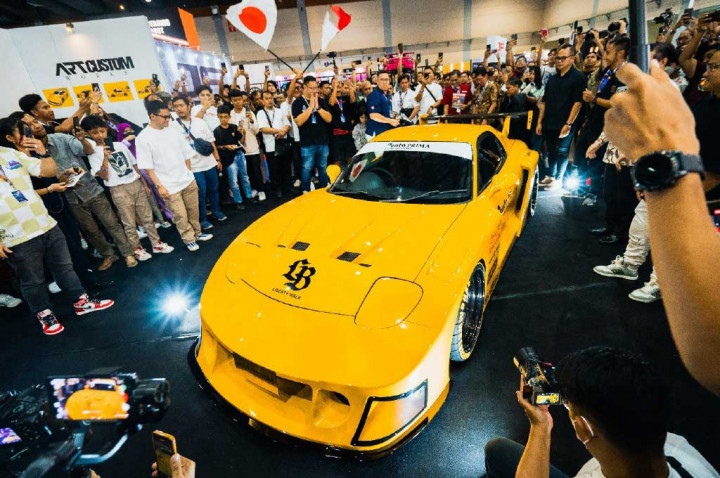 LBWK Super Silhouette Works Mazda RX-7 FD3S, Masuk Pasar Industri