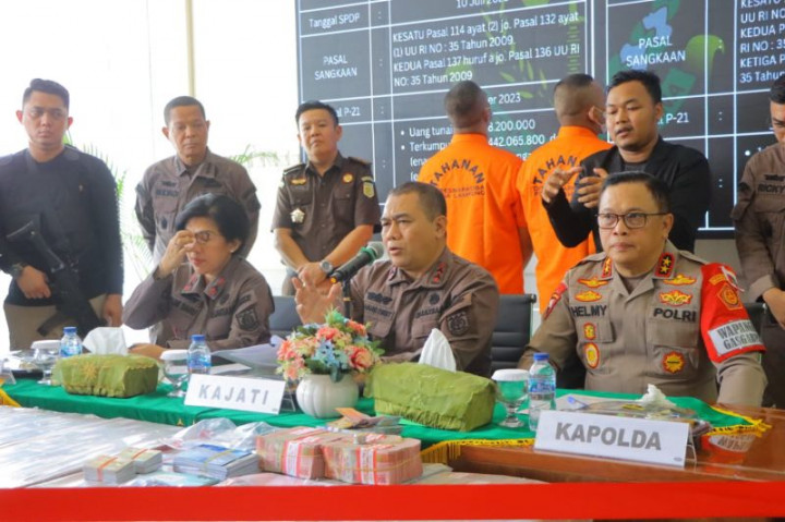 2 Tersangka Jaringan Narkoba Fredy Pratama Diserahkan ke Kejaksaan