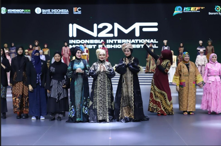 Sentuhan Wastra Melayu Glamor dari Lina Sukijo di IN2MF