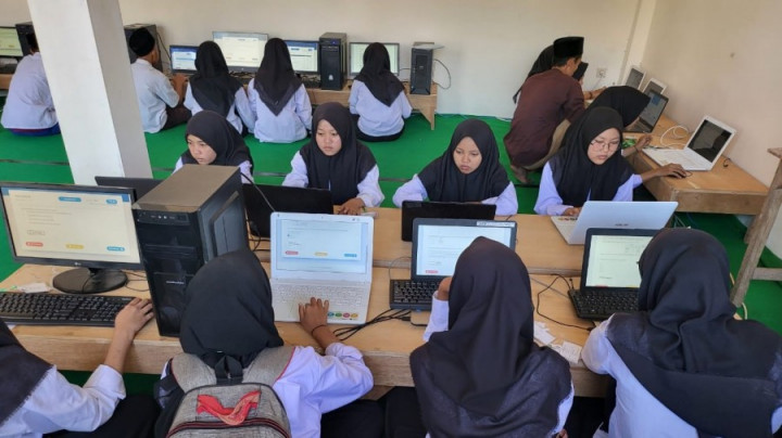 Dapat Kebebasan Bikin Kurikulum, Pesantren Tetap Wajib Masukkan 4 Mapel Umum