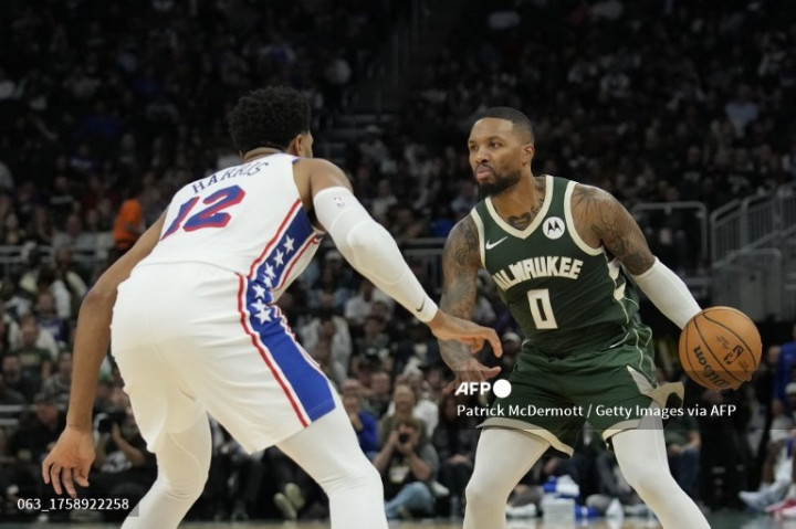 NBA: Lillard Bawa Bucks Bungkam 76ers